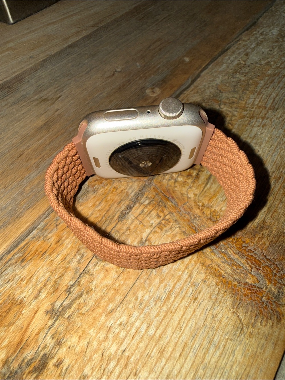 44mm Apple Watch SE (2023) GPS with tan braided strap in excellent condition - Picture 3 of 5